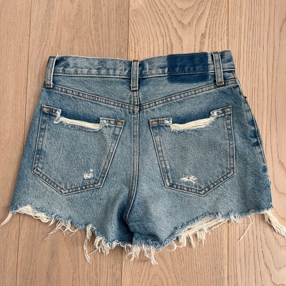Size 00/24 Abercrombie & Fitch destroyed denim shorts - Picture 2 of 2